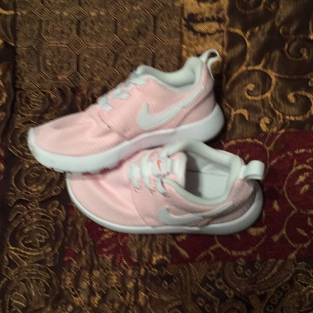 Nike sz 10 toddlers girls shoes